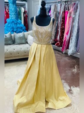 Elegant Gold Prom Gown with Embellished Bodice